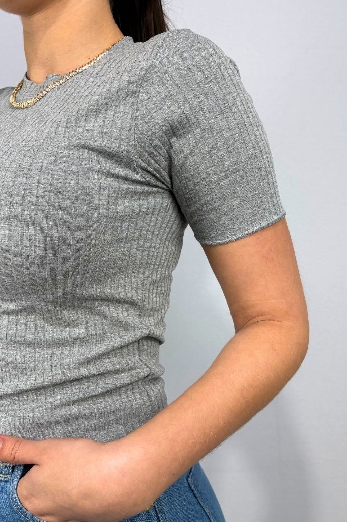 Blusa Feminina com Manga Frufru em Viscose Canelado