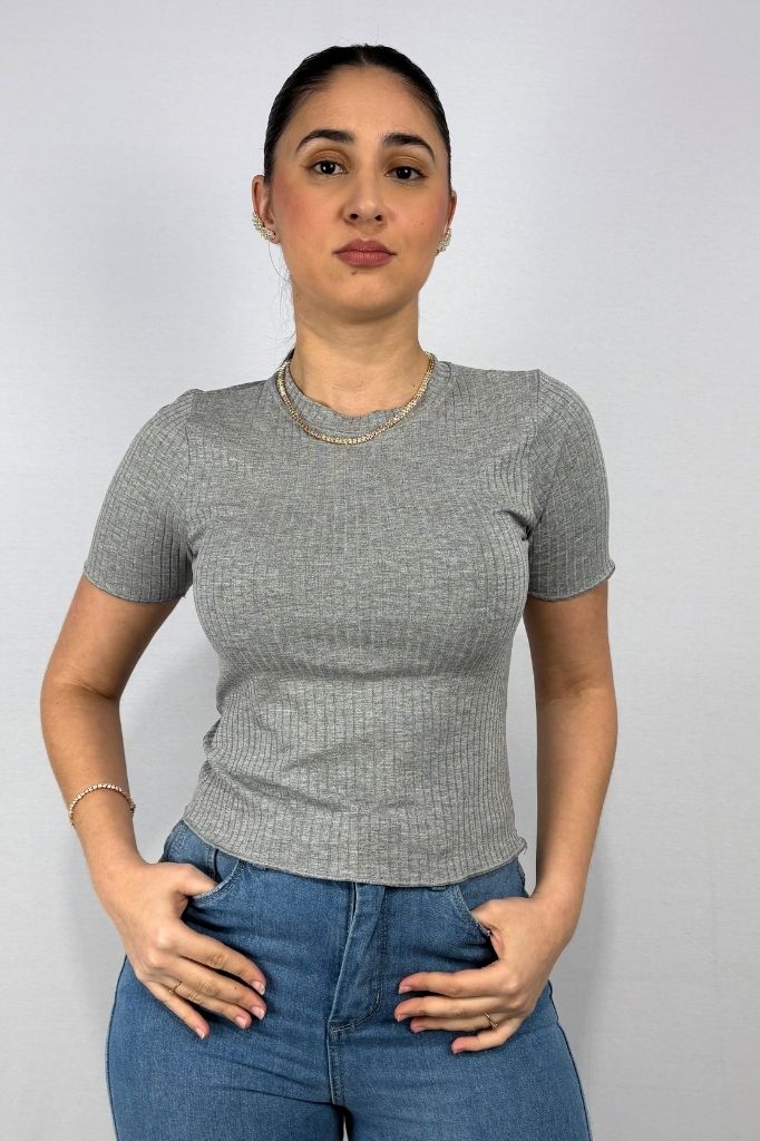 Blusa Feminina com Manga Frufru em Viscose Canelado