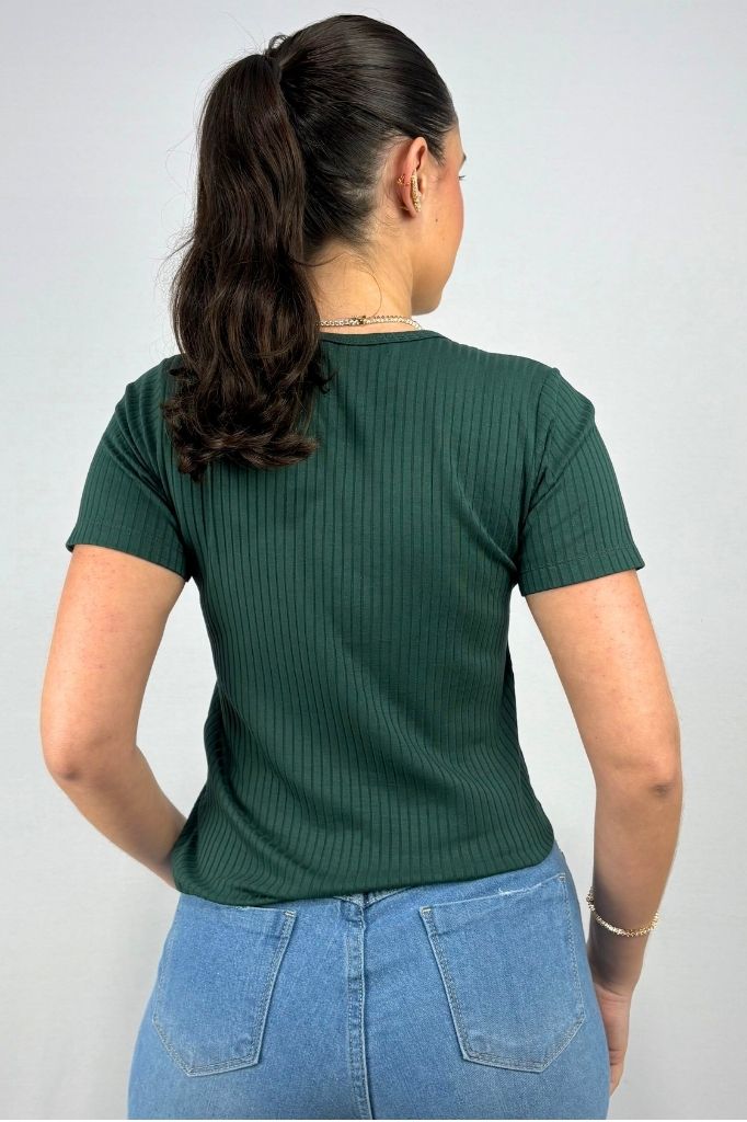 Blusa Feminina com Detalhes de Botões em Viscose Canelado
