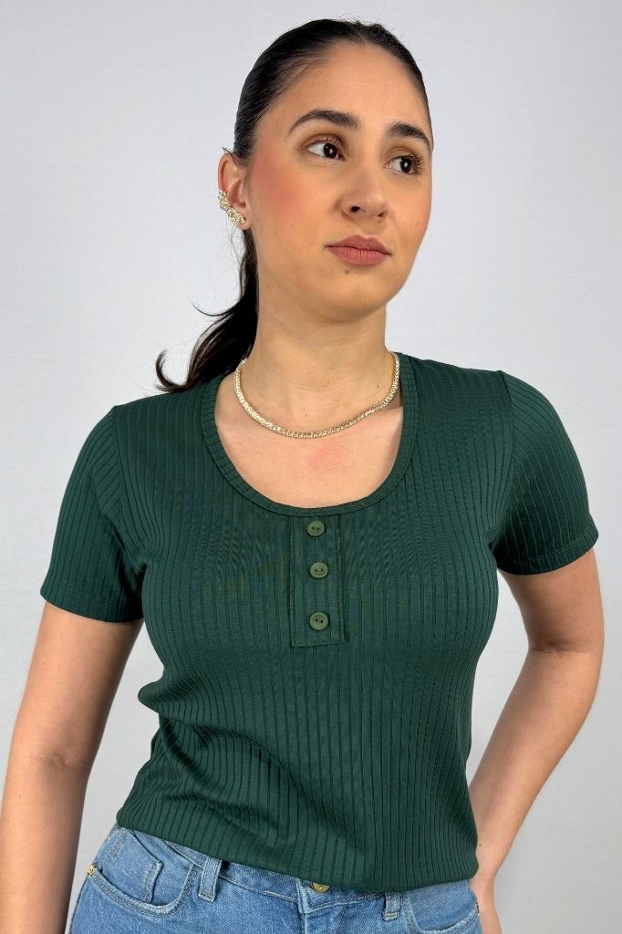 Blusa Feminina com Detalhes de Botões em Viscose Canelado