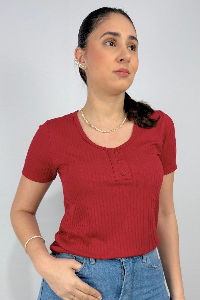 Blusa Feminina com Detalhes de Botões em Viscose Canelado