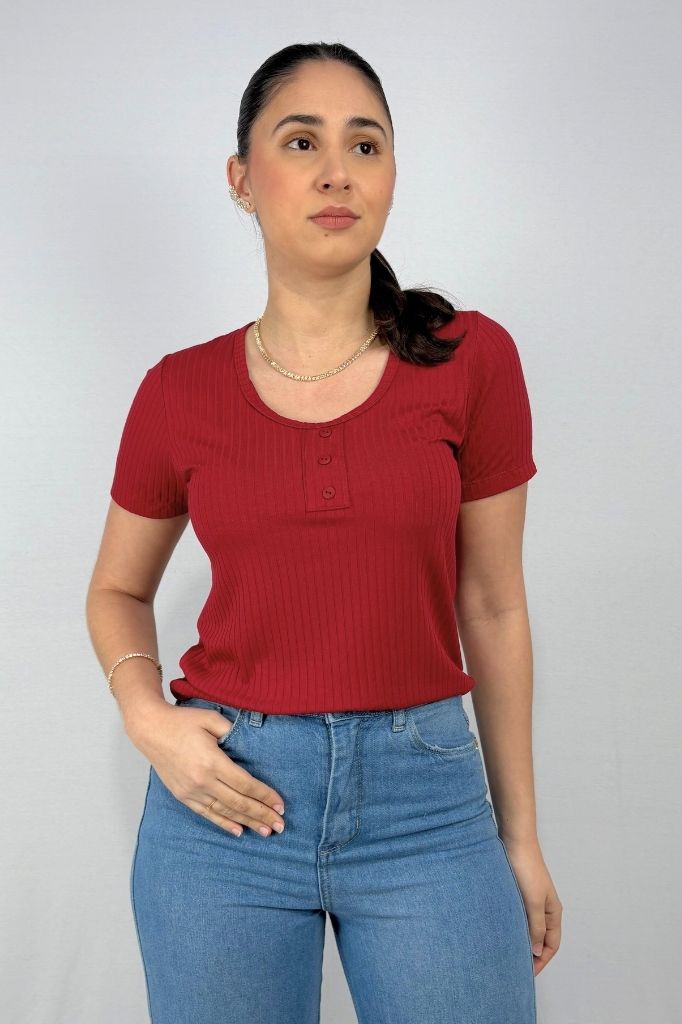 Blusa Feminina com Detalhes de Botões em Viscose Canelado