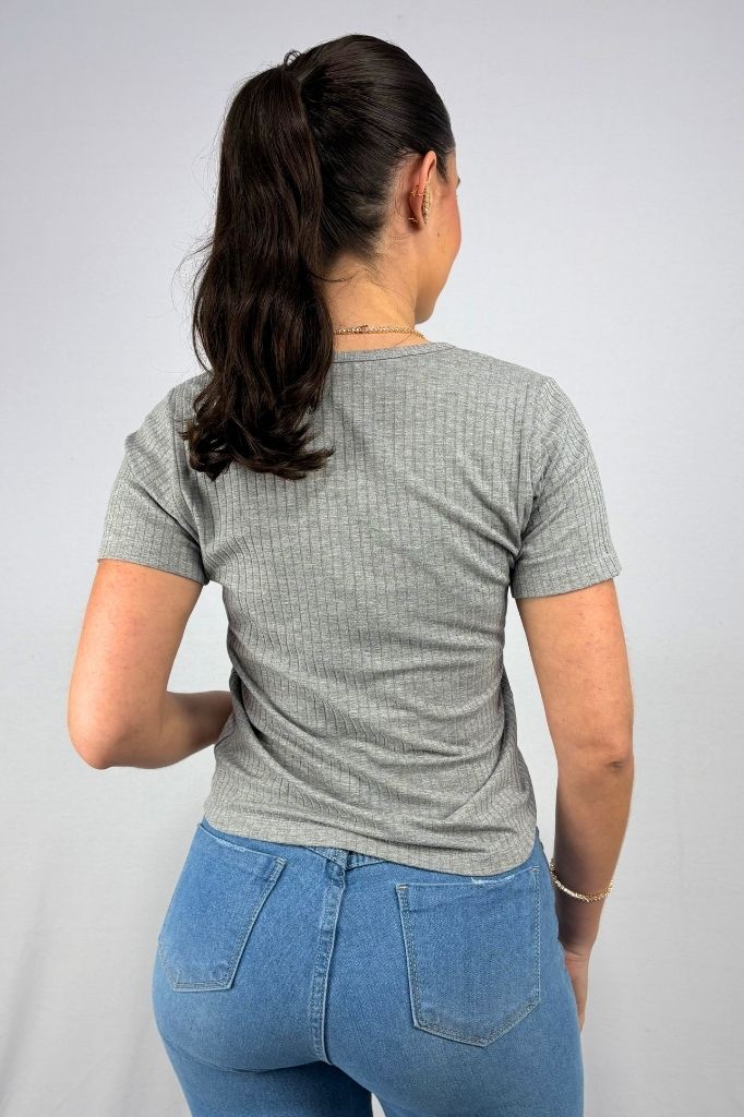 Blusa Feminina com Detalhes de Botões em Viscose Canelado