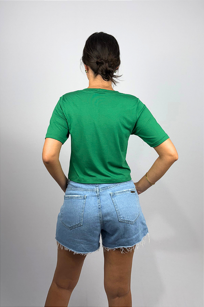 Blusa Cropped com Detalhe Frontal em Viscolycra