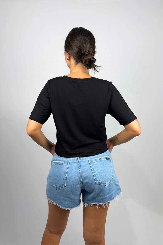Blusa Cropped com Detalhe Frontal em Viscolycra