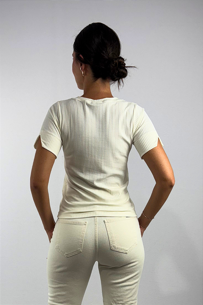 Blusa Feminina com Detalhe na Manga em Viscose Canelado