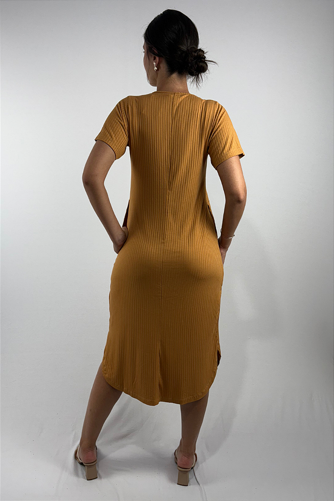 Vestido Midi com Bolsos e Fenda Lateral em Viscose Canelado