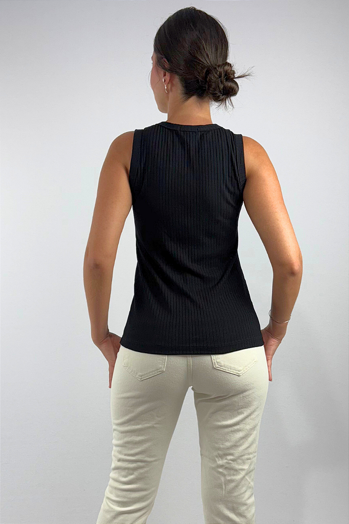 Regata Feminina Gola Redonda em Viscose Canelado