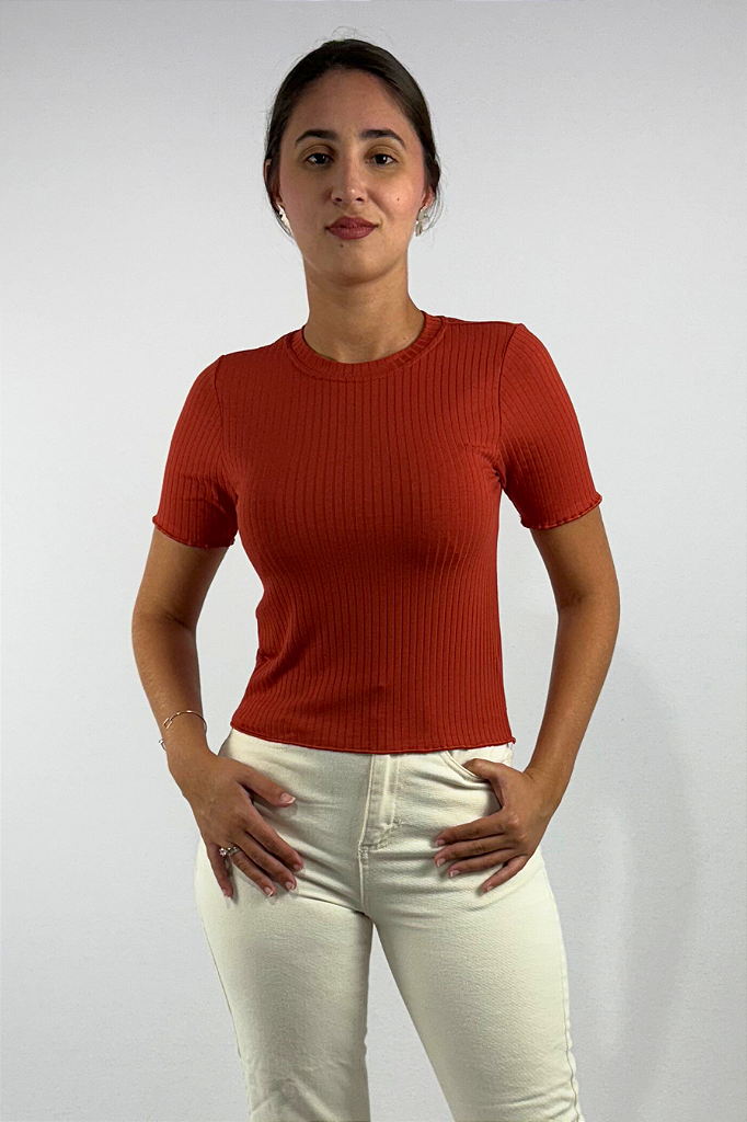 Blusa Feminina com Manga Frufru em Viscose Canelado