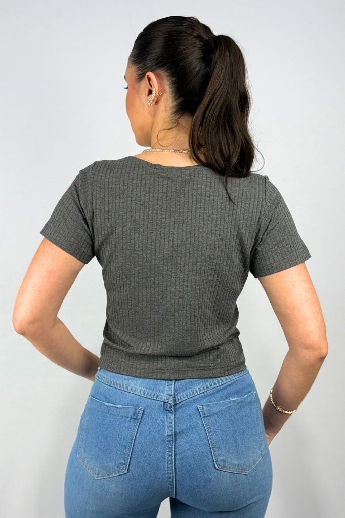 Blusa Feminina com Detalhe de Amarração Frontal em Viscose Canelado