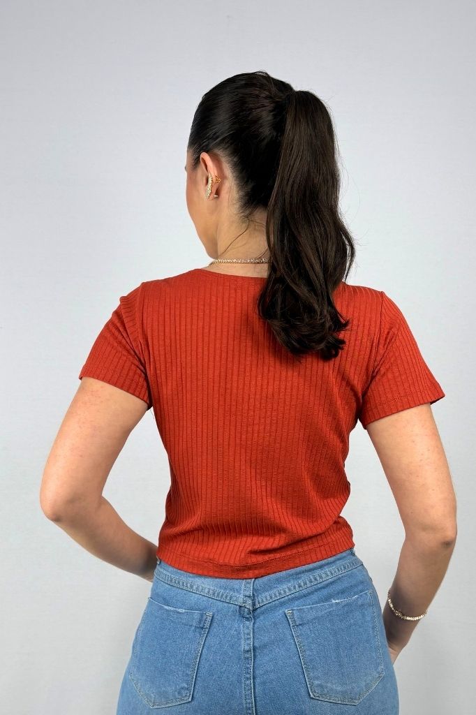 Blusa Feminina com Detalhe de Amarração Frontal em Viscose Canelado