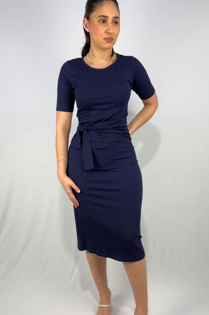 Vestido Midi com Detalhe de Amarração Frontal em Viscose Canelado