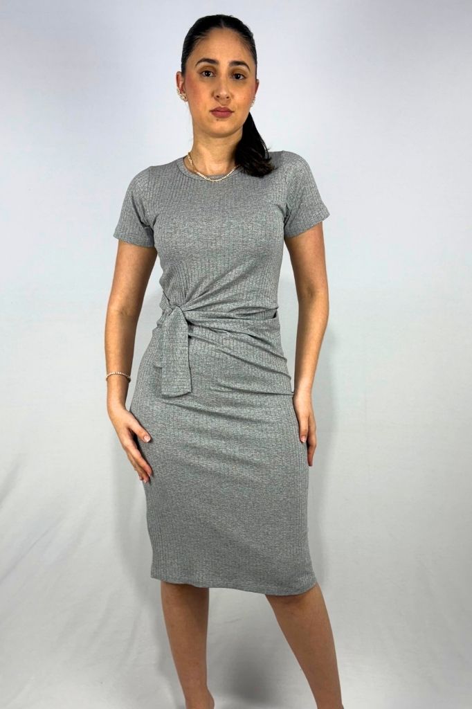 Vestido Midi com Detalhe de Amarração Frontal em Viscose Canelado