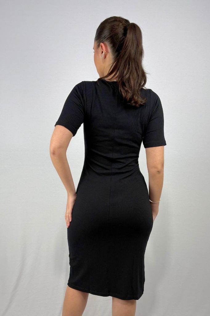 Vestido Midi com Detalhe de Amarração Frontal em Viscose Canelado