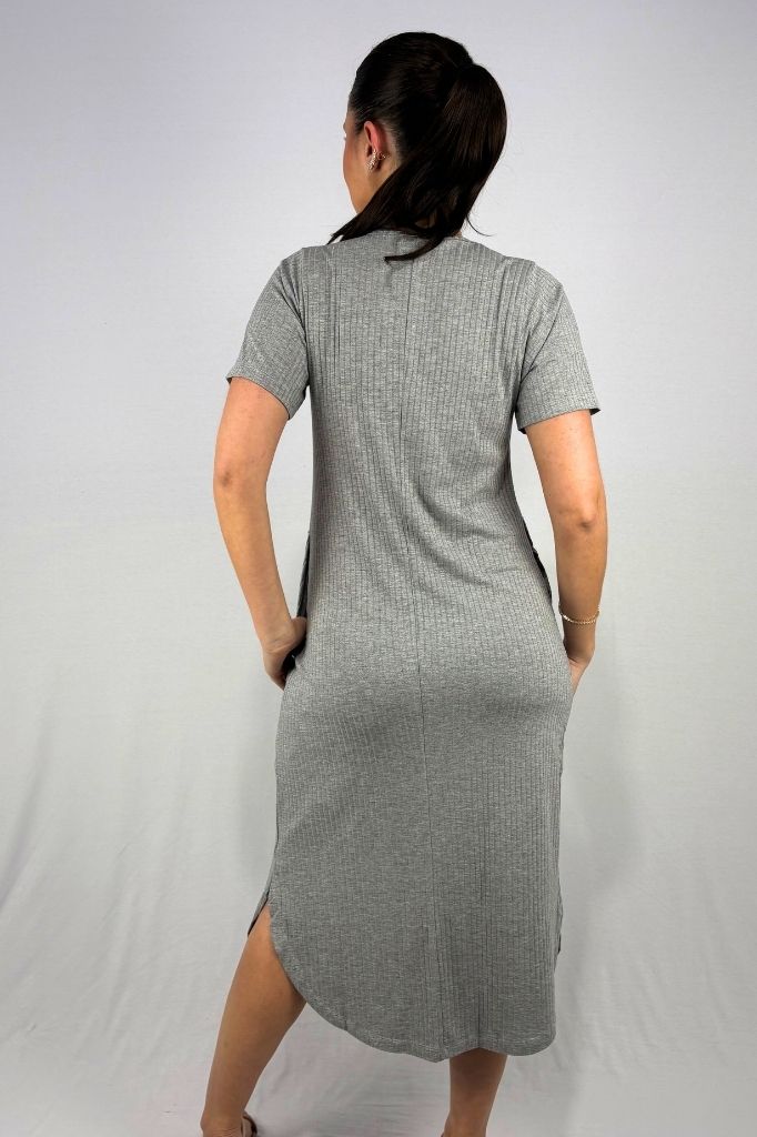 Vestido Midi com Bolsos e Fenda Lateral em Viscose Canelado