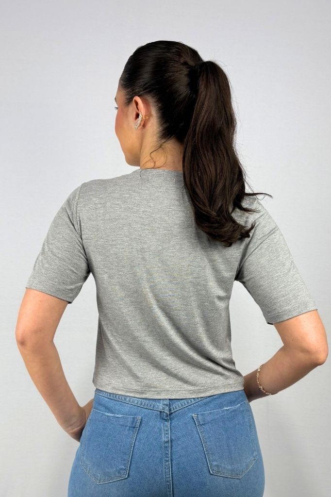 Blusa Cropped com Detalhe Frontal em Viscolycra