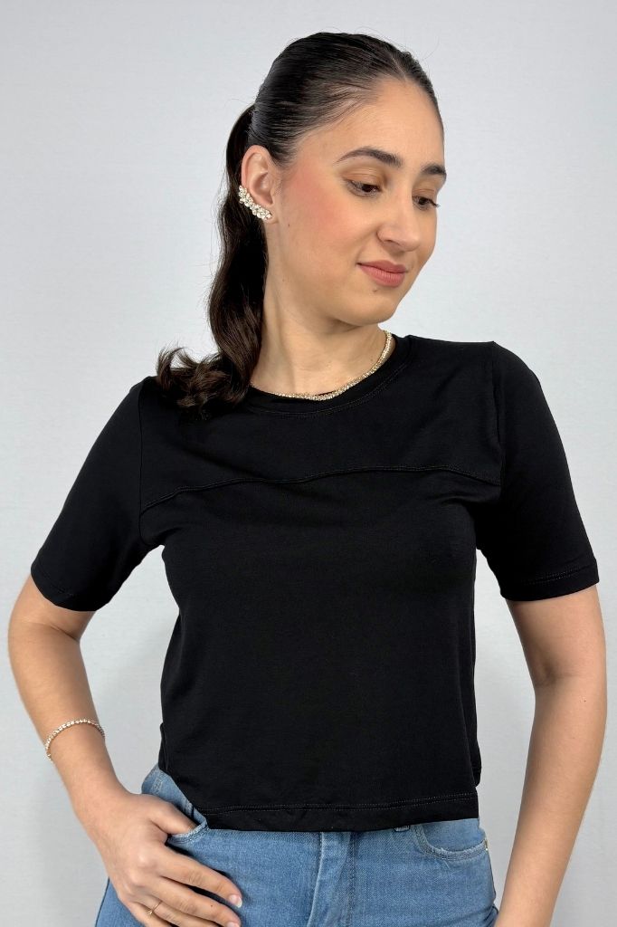 Blusa Cropped com Detalhe Frontal em Viscolycra