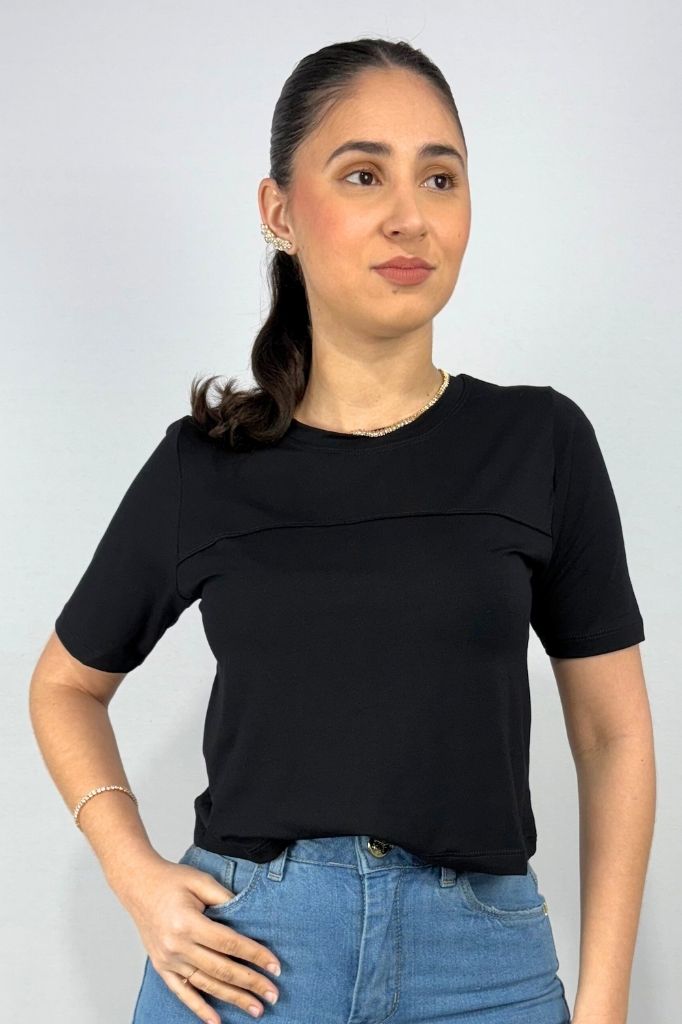 Blusa Cropped com Detalhe Frontal em Viscolycra