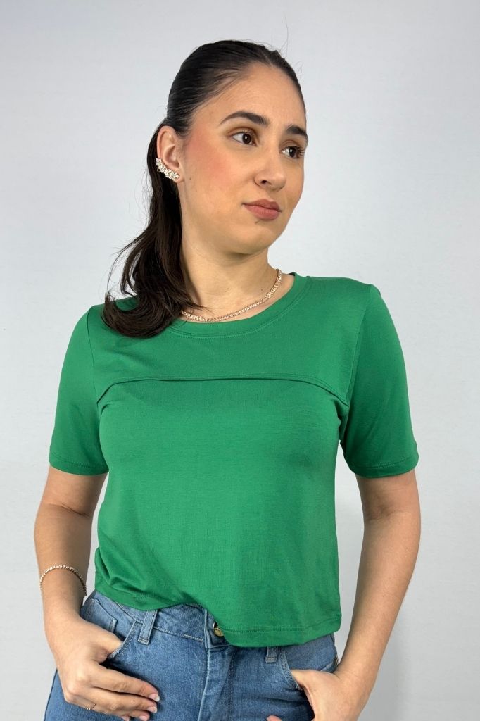 Blusa Cropped com Detalhe Frontal em Viscolycra