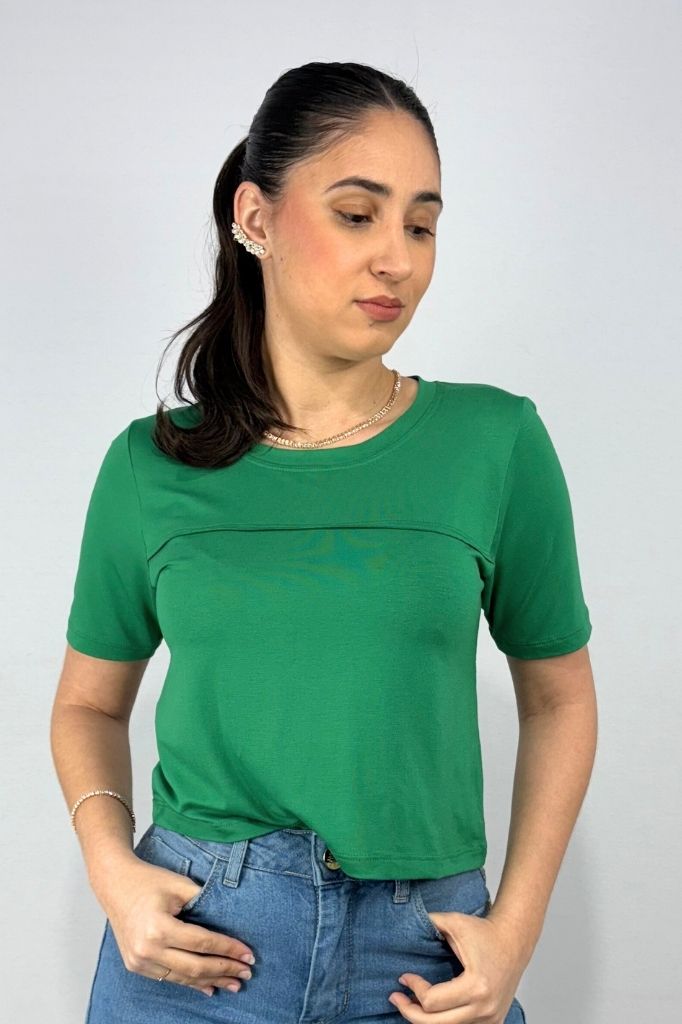 Blusa Cropped com Detalhe Frontal em Viscolycra