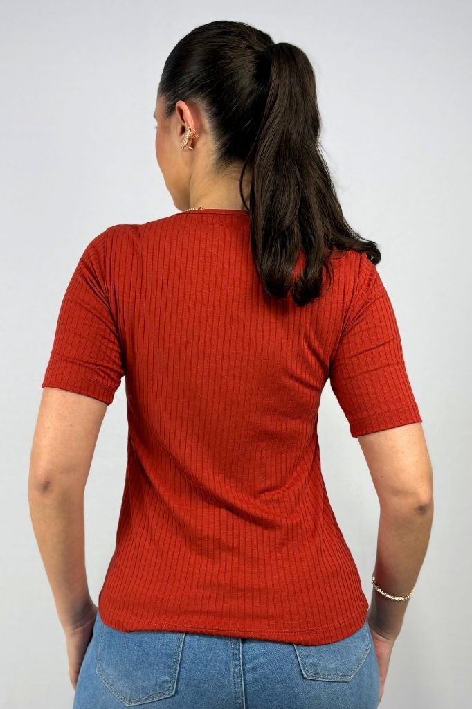 Blusa Feminina com Decote Quadrado em Viscose Canelado