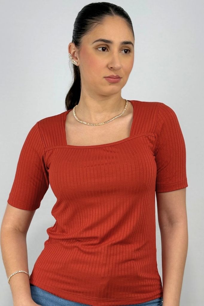 Blusa Feminina com Decote Quadrado em Viscose Canelado