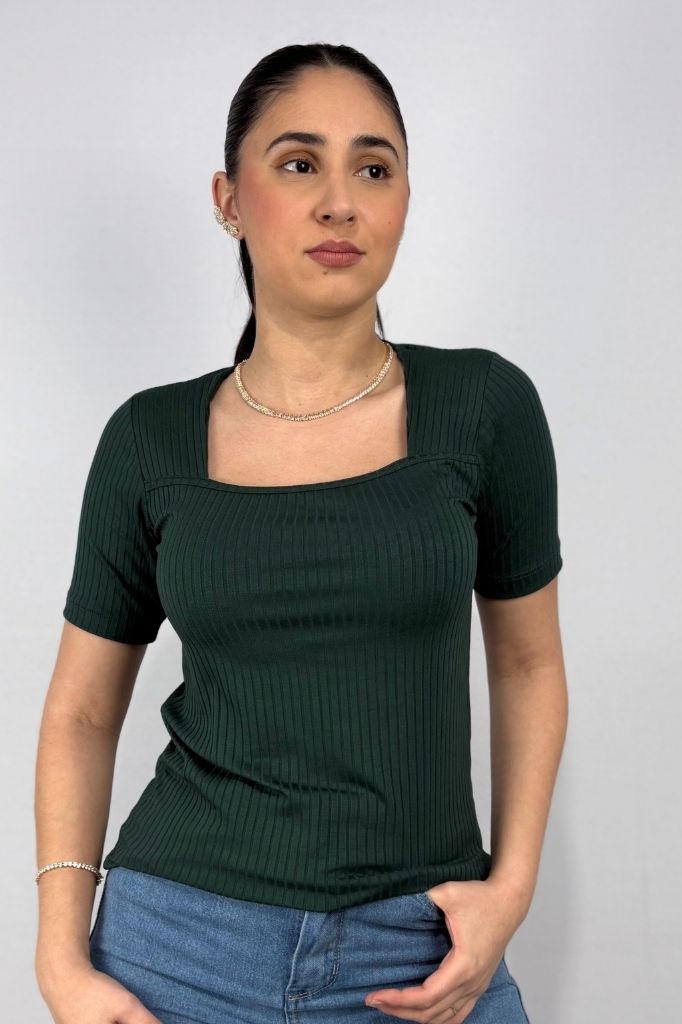 Blusa Feminina com Decote Quadrado em Viscose Canelado