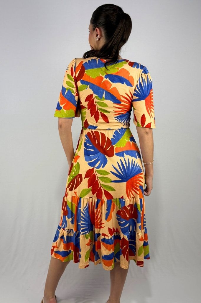 Vestido Estampado com Detalhe em Botões em Viscolycra e Estampa Digital