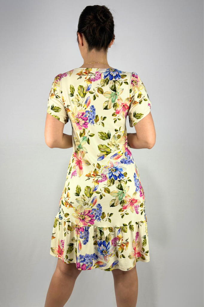 Vestido Curto com Babado e Detalhe Frontal com Botões em Viscolycra e Estampa Digital