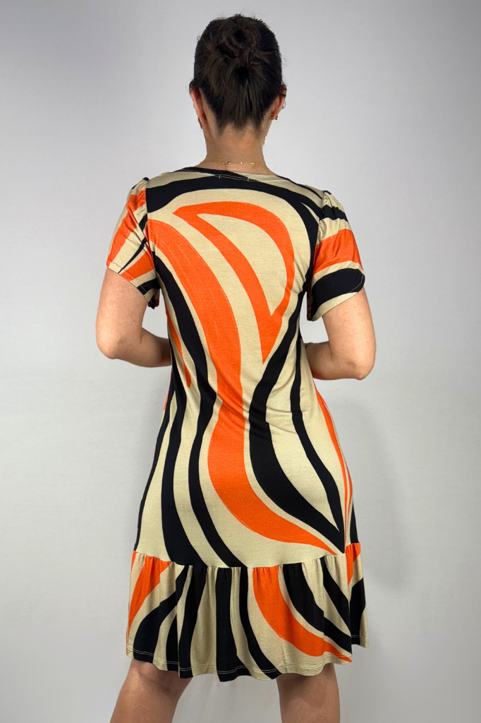 Vestido Curto com Babado e Detalhe Frontal com Botões em Viscolycra e Estampa Digital