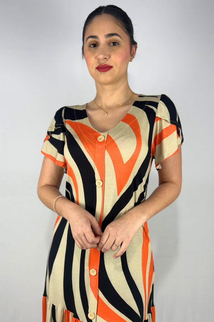 Vestido Curto com Babado e Detalhe Frontal com Botões em Viscolycra e Estampa Digital