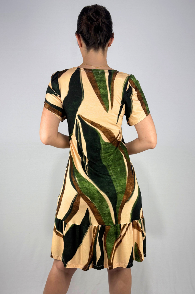 Vestido Curto com Babado e Detalhe Frontal com Botões em Viscolycra e Estampa Digital