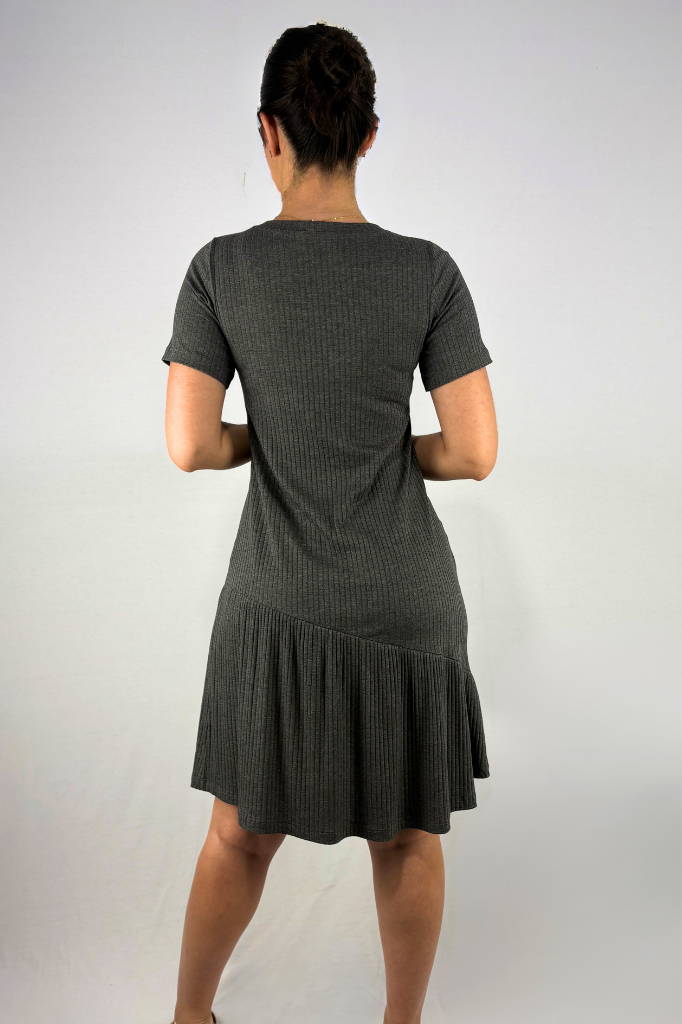 Vestido Curto com Babado em Viscose Canelado