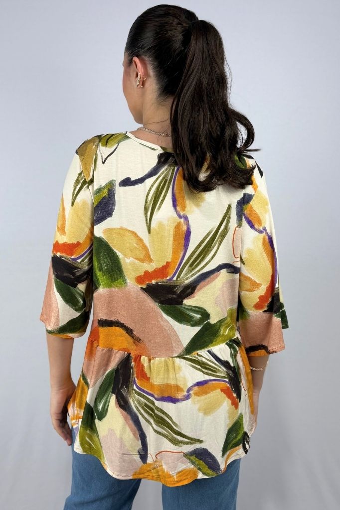 Blusa Bata Estampada com Detalhe em Botões em Viscolycra e Estampa Digital