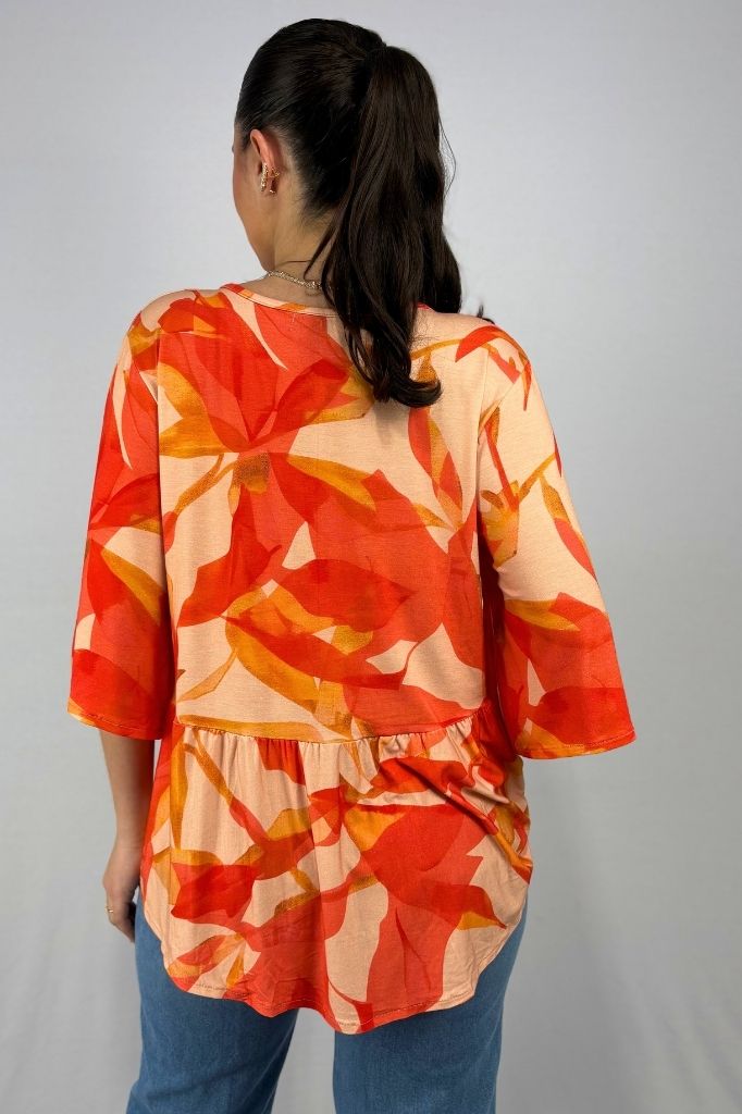 Blusa Bata Estampada com Detalhe em Botões em Viscolycra e Estampa Digital
