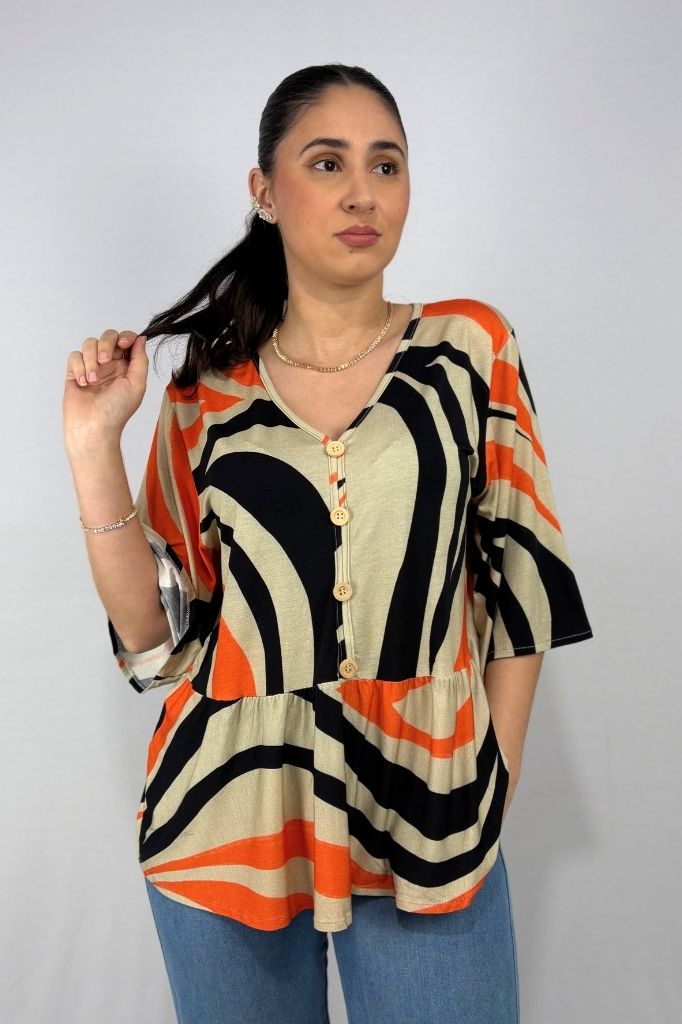 Blusa Bata Estampada com Detalhe em Botões em Viscolycra e Estampa Digital