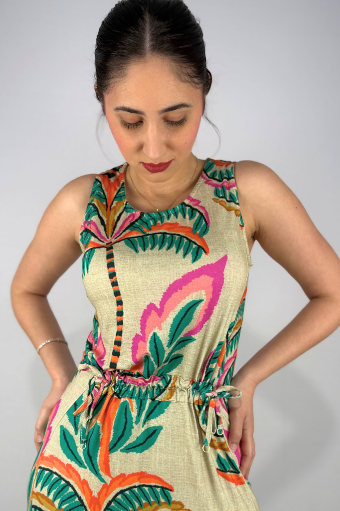 Vestido Longo Estampado com Detalhe de Amarração Frontal em Viscolycra e Estampa Digital