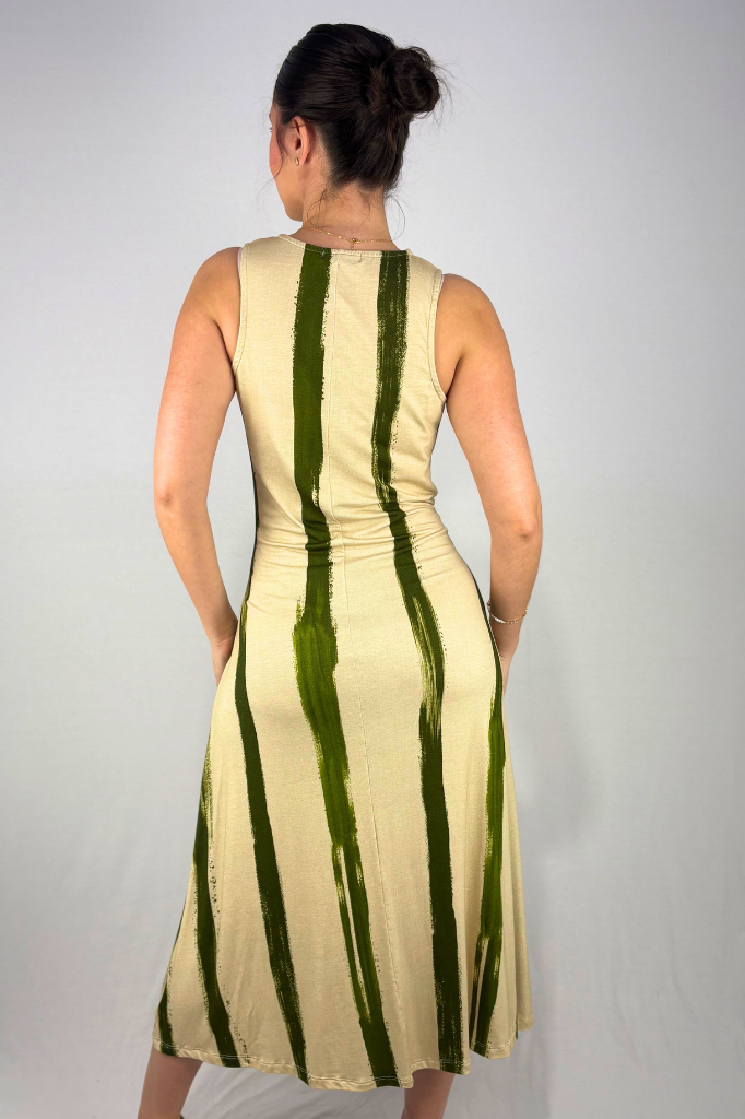 Vestido Longo Estampado com Detalhe de Amarração Frontal em Viscolycra e Estampa Digital