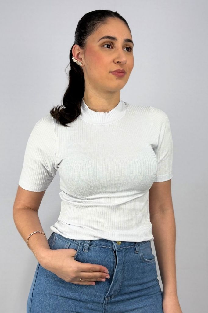 Blusa Feminina Manga Curta e Gola Alta em Viscose Canelado