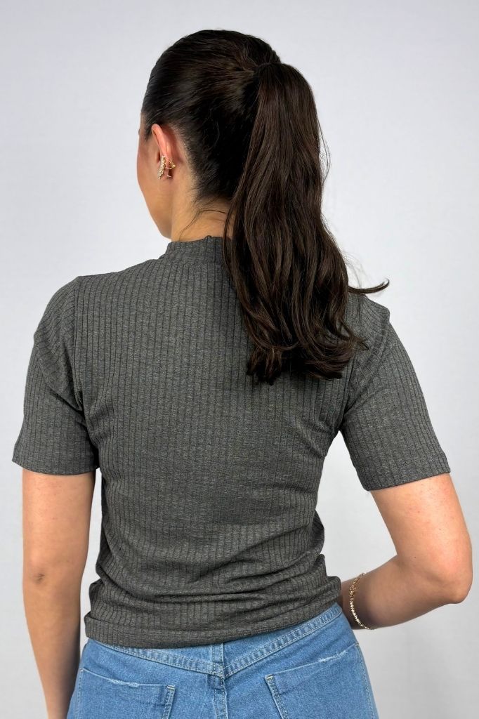 Blusa Feminina Manga Curta e Gola Alta em Viscose Canelado
