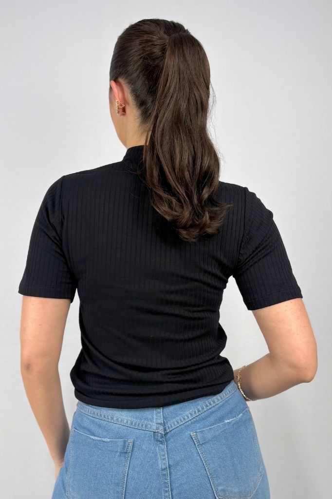 Blusa Feminina Manga Curta e Gola Alta em Viscose Canelado