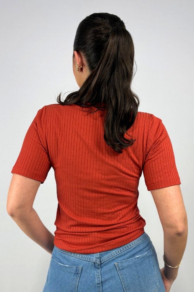Blusa Feminina Manga Curta e Gola Alta em Viscose Canelado