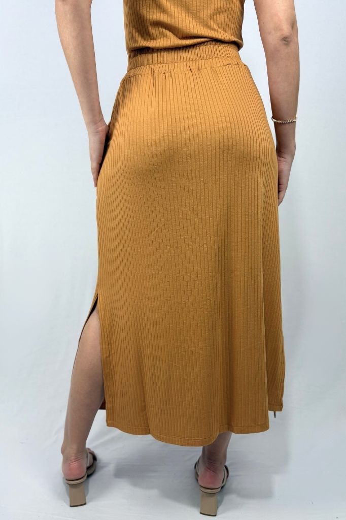 Saia Midi com Bolso e Fenda Lateral em Viscose Canelado