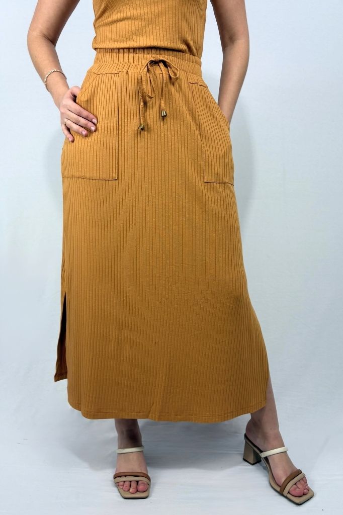 Saia Midi com Bolso e Fenda Lateral em Viscose Canelado