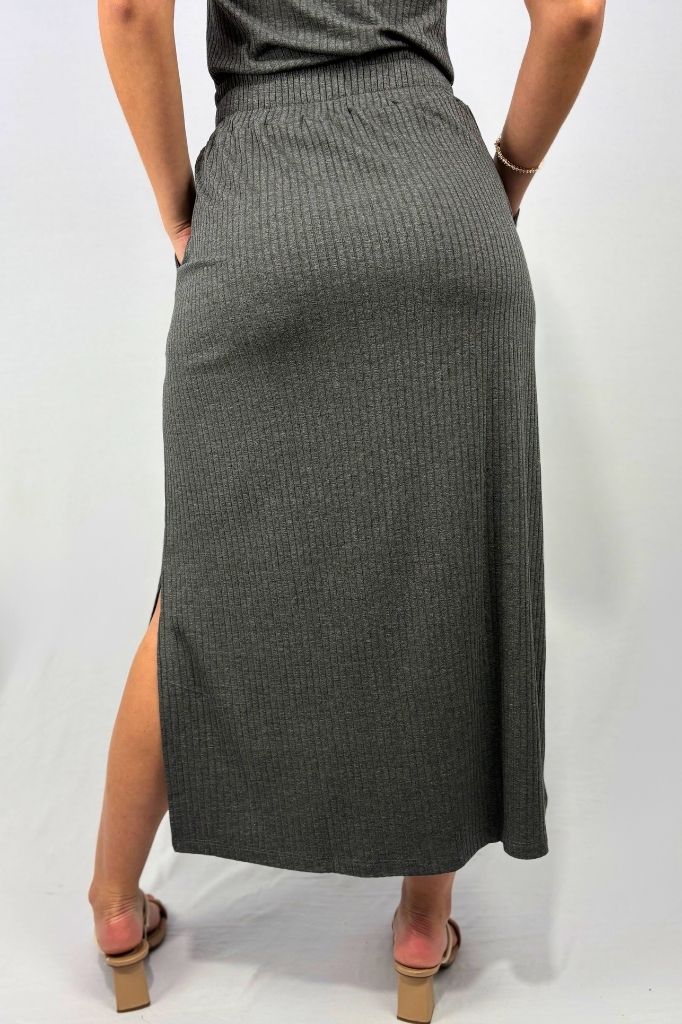 Saia Midi com Bolso e Fenda Lateral em Viscose Canelado