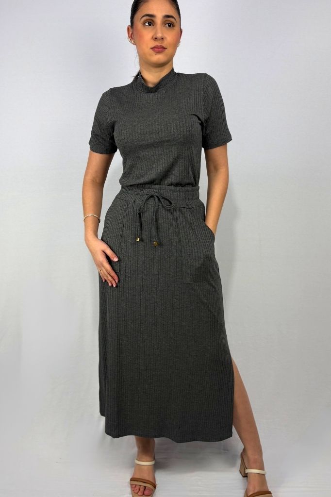 Saia Midi com Bolso e Fenda Lateral em Viscose Canelado