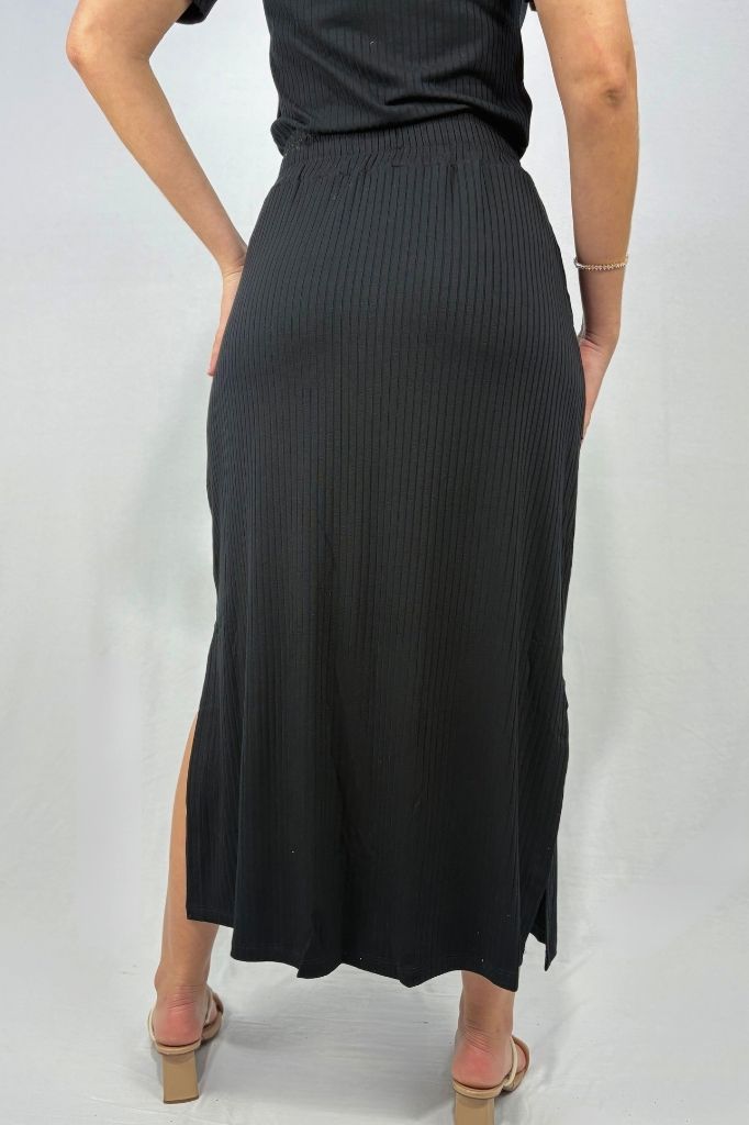 Saia Midi com Bolso e Fenda Lateral em Viscose Canelado