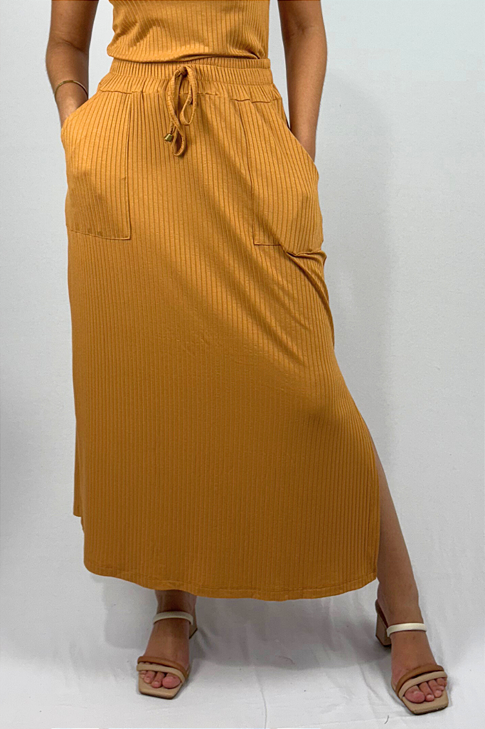 Saia Midi com Bolso e Fenda Lateral em Viscose Canelado