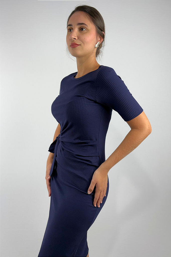 Vestido Midi com Detalhe de Amarração Frontal em Viscose Canelado