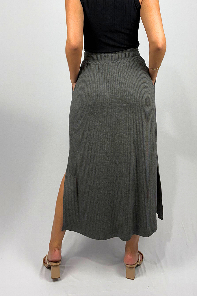 Saia Midi com Bolso e Fenda Lateral em Viscose Canelado